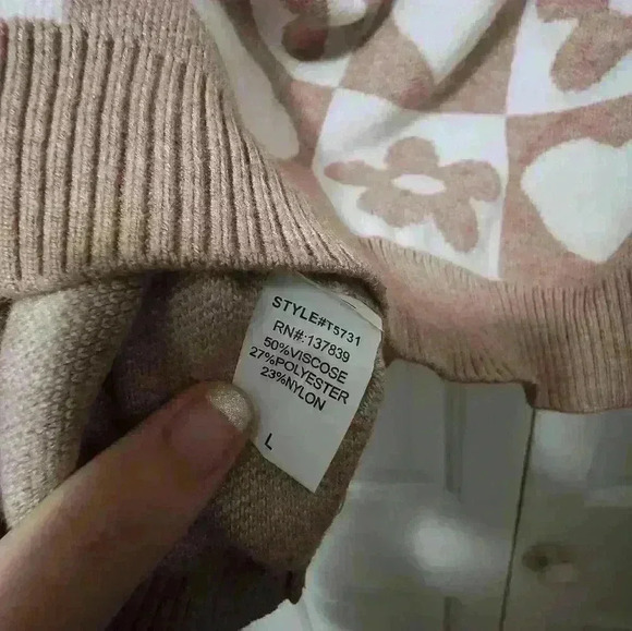 Debut pink and white heart and flower sweater size large - Picture 5 of 5